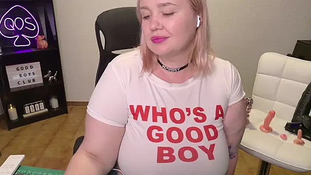 Snapshot of MargotGrey chatting on 05.31.26 MargotGrey online show from 05.31.26