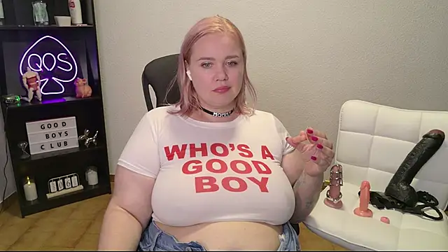 Snapshot of MargotGrey chatting on 06.07.26 MargotGrey online show from 06.07.26