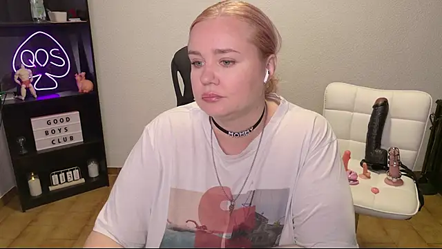 Snapshot of MargotGrey chatting on 06.14.26 MargotGrey online show from 06.14.26