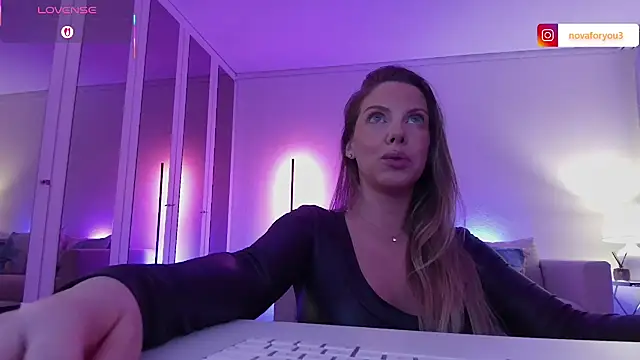 Snapshot of novaforyou1 chatting on 10.29.25 novaforyou1 online show from 10.29.25