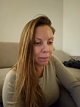 Snapshot of novaforyou1 chatting on 12.04.25 novaforyou1 online show from 12.04.25