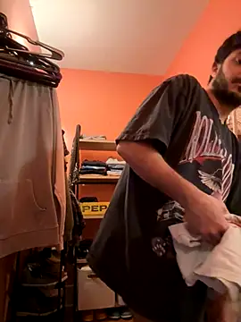 Snapshot of lukeychew chatting on 11.16.25 lukeychew online show from 11.16.25