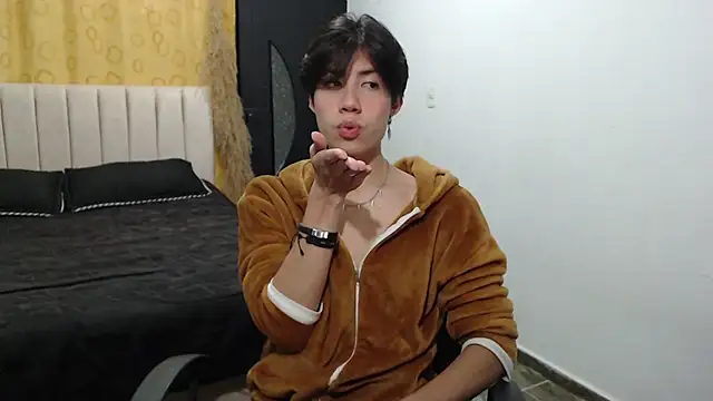 Snapshot of Elio-cam chatting on 12.23.24 Elio-cam online show from 12.23.24