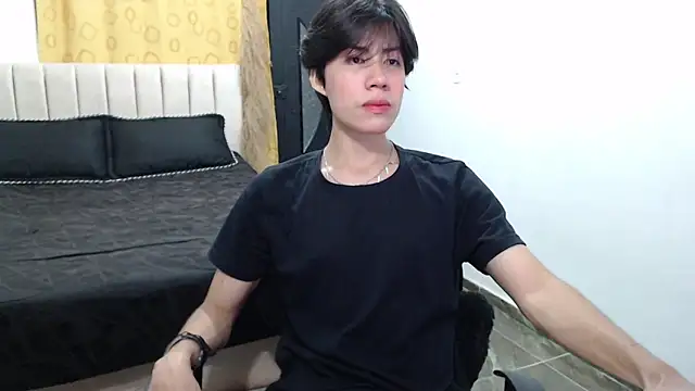 Snapshot of Elio-cam chatting on 01.21.25 Elio-cam online show from 01.21.25