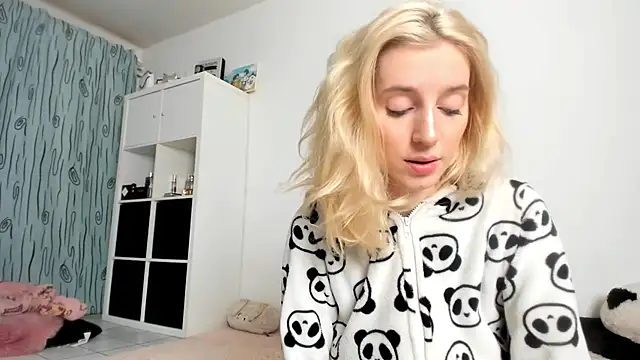 KenzieDawton online show from 11.08.25