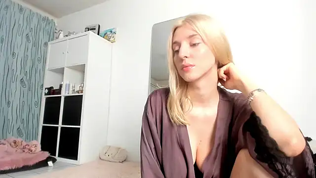 Snapshot of KenzieDawton chatting on 12.19.25 KenzieDawton online show from 12.19.25