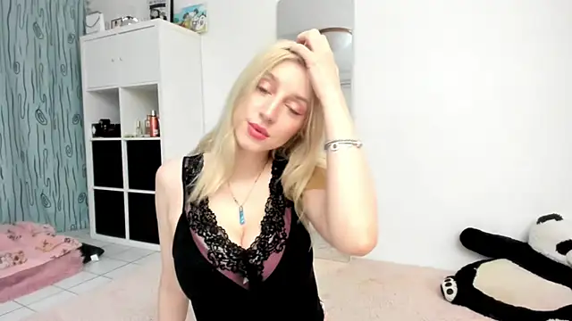 Snapshot of KenzieDawton chatting on 04.20.26 KenzieDawton online show from 04.20.26