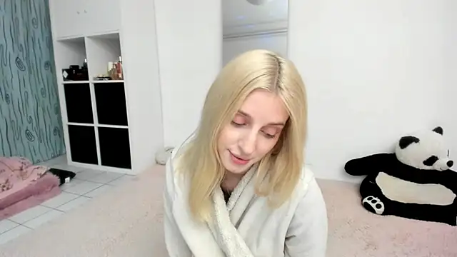 Snapshot of KenzieDawton chatting on 05.23.26 KenzieDawton online show from 05.23.26