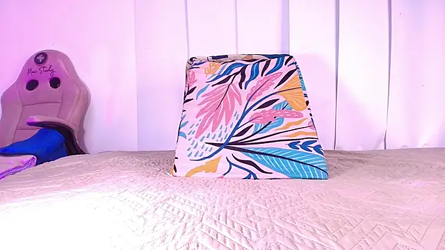 Snapshot of raven_lilith_ chatting on 10.26.25 raven lilith online show from 10.26.25