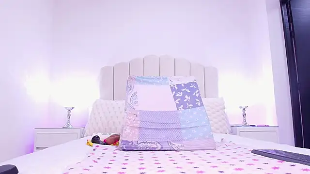 Snapshot of raven_lilith_ chatting on 10.31.25 raven lilith online show from 10.31.25