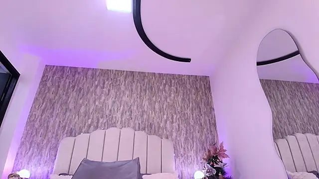 Snapshot of raven_lilith_ chatting on 11.29.25 raven lilith online show from 11.29.25