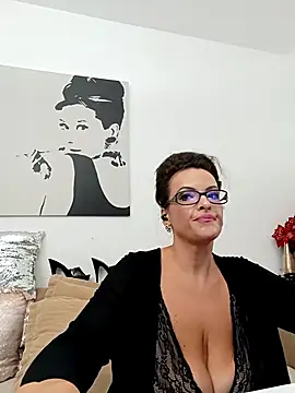 RebeccaNoble online show from 10.05.25