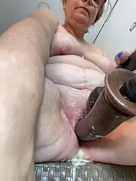 Snapshot of slutgold chatting on 02.12.25 slutgold online show from 02.12.25