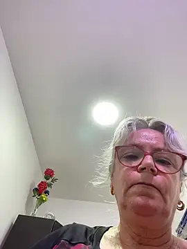 Snapshot of slutgold chatting on 02.19.26 slutgold online show from 02.19.26