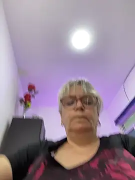 Snapshot of slutgold chatting on 02.26.26 slutgold online show from 02.26.26