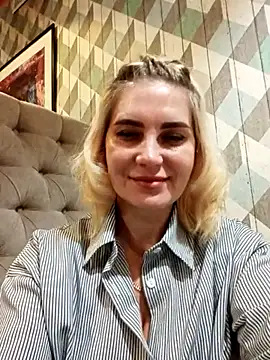 Snapshot of JennyOMay chatting on 03.25.26 JennyOMay online show from 03.25.26