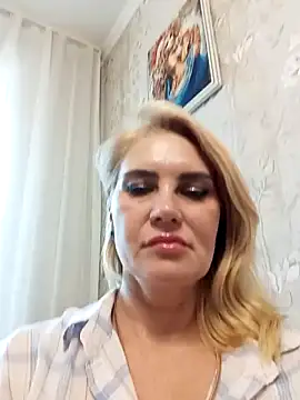 Snapshot of JennyOMay chatting on 06.18.26 JennyOMay online show from 06.18.26