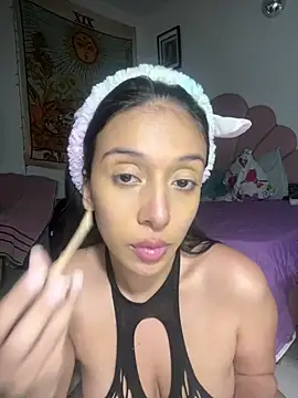 Snapshot of kiaraglam2 chatting on 03.19.25 kiaraglam2 online show from 03.19.25