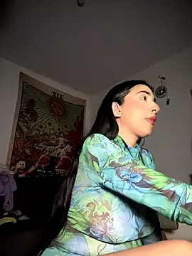 Snapshot of kiaraglam2 chatting on 11.28.25 kiaraglam2 online show from 11.28.25