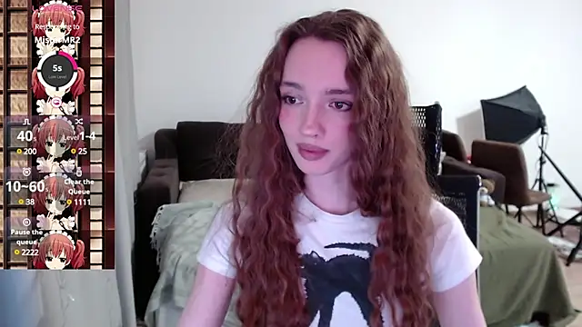 Snapshot of Weeissy chatting on 03.11.25 Weeissy online show from 03.11.25