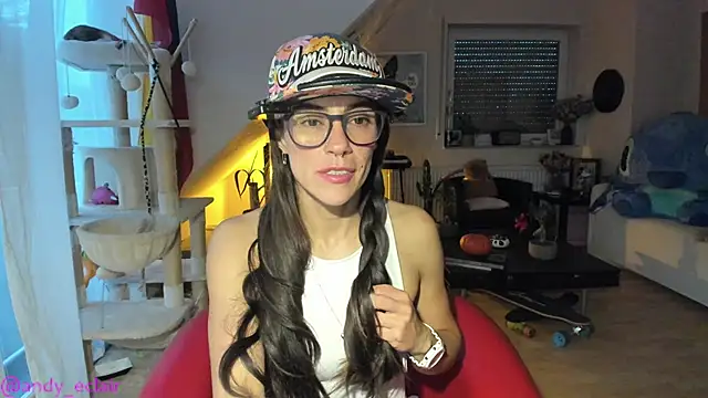 Snapshot of tinny_williams chatting on 10.09.25 tinny williams online show from 10.09.25