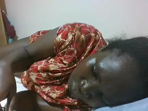 Snapshot of queen_aria19 chatting on 01.12.26 queen aria19 online show from 01.12.26