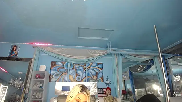 ADRIANNA FOX online show from 04.22.26