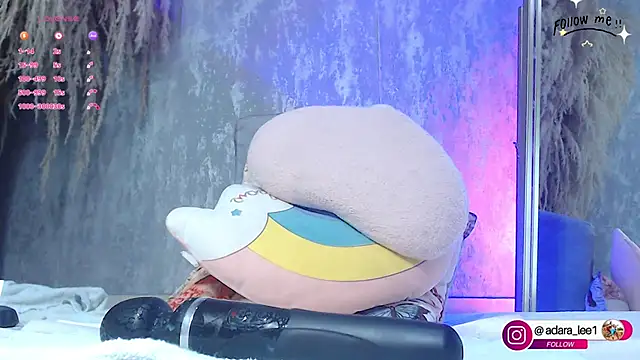 Snapshot of adara_le chatting on 10.27.25 adara le online show from 10.27.25