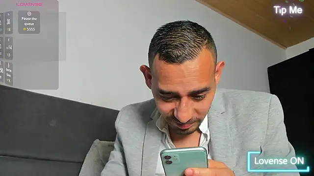 Snapshot of jhonyalzate2 chatting on 05.25.26 jhonyalzate2 online show from 05.25.26