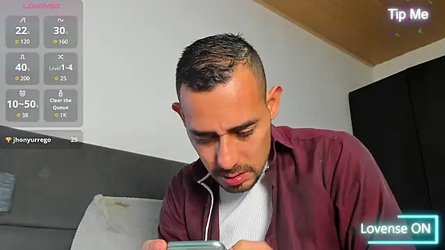 Snapshot of jhonyalzate2 chatting on 05.28.26 jhonyalzate2 online show from 05.28.26