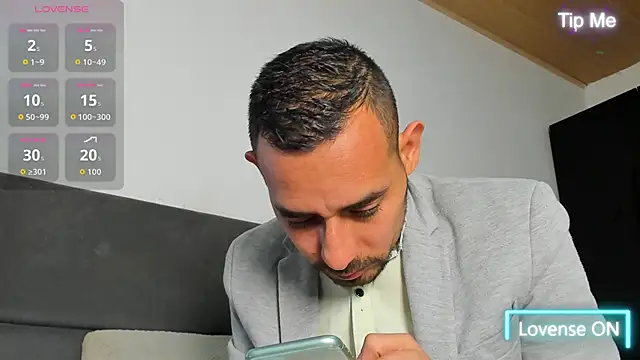 Snapshot of jhonyalzate2 chatting on 05.30.26 jhonyalzate2 online show from 05.30.26