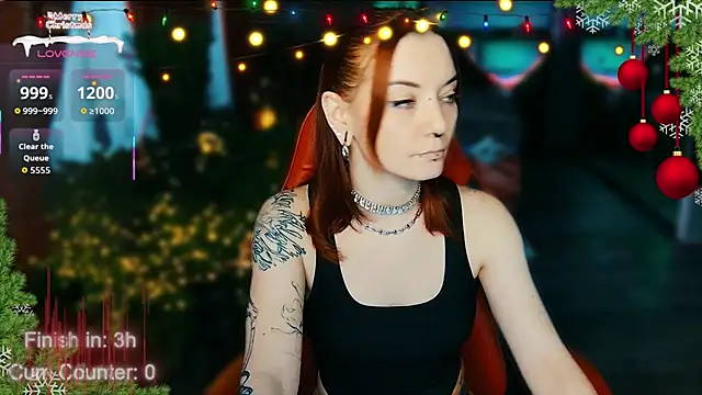 Snapshot of MaxPhoenixx chatting on 12.19.25 MaxPhoenixx online show from 12.19.25