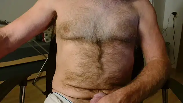 Snapshot of lumpi99 chatting on 10.17.25 lumpi99 online show from 10.17.25