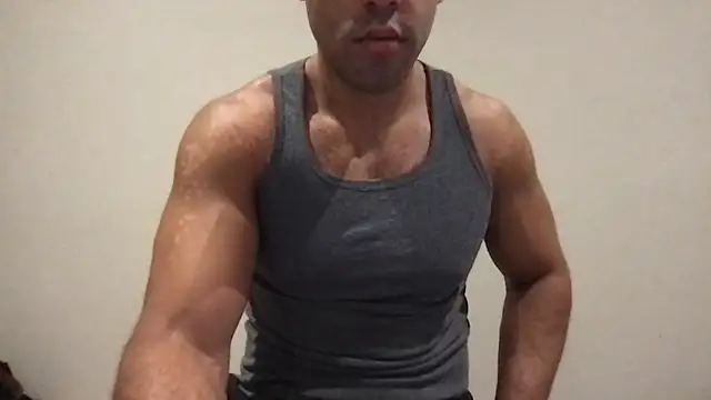 Snapshot of BigGuyMuscle chatting on 06.03.26 BigGuyMuscle online show from 06.03.26