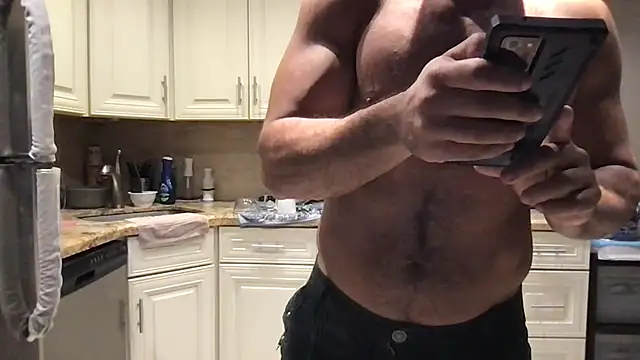 Snapshot of BigGuyMuscle chatting on 06.07.26 BigGuyMuscle online show from 06.07.26