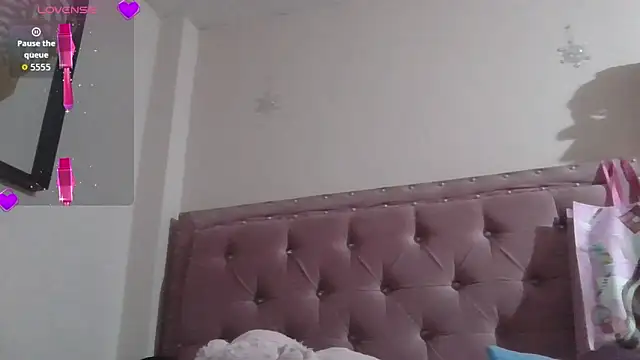Snapshot of annarose19 chatting on 06.17.26 annarose19 online show from 06.17.26