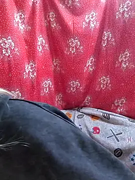 Snapshot of Zuli_Kiska chatting on 10.26.25 Zuli Kiska online show from 10.26.25