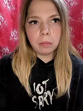 Snapshot of Zuli_Kiska chatting on 10.28.25 Zuli Kiska online show from 10.28.25