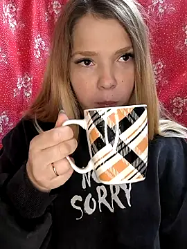 Snapshot of Zuli_Kiska chatting on 11.01.25 Zuli Kiska online show from 11.01.25