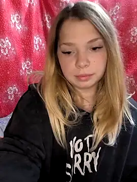 Snapshot of Zuli_Kiska chatting on 11.03.25 Zuli Kiska online show from 11.03.25