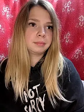 Snapshot of Zuli_Kiska chatting on 11.09.25 Zuli Kiska online show from 11.09.25