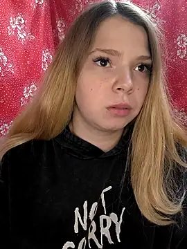 Snapshot of Zuli_Kiska chatting on 11.12.25 Zuli Kiska online show from 11.12.25