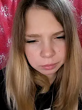 Snapshot of Zuli_Kiska chatting on 11.15.25 Zuli Kiska online show from 11.15.25