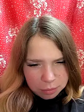 Snapshot of Zuli_Kiska chatting on 11.19.25 Zuli Kiska online show from 11.19.25