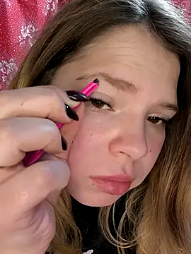 Snapshot of Zuli_Kiska chatting on 11.21.25 Zuli Kiska online show from 11.21.25