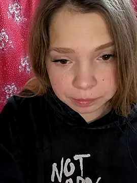 Snapshot of Zuli_Kiska chatting on 11.22.25 Zuli Kiska online show from 11.22.25