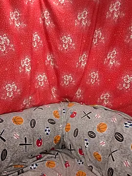 Snapshot of Zuli_Kiska chatting on 11.24.25 Zuli Kiska online show from 11.24.25