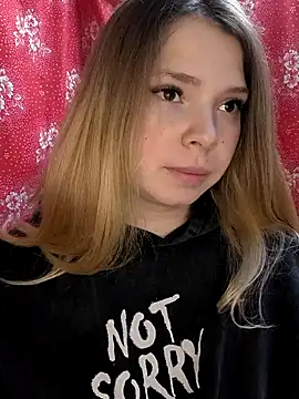 Snapshot of Zuli_Kiska chatting on 11.29.25 Zuli Kiska online show from 11.29.25