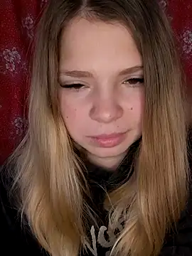 Snapshot of Zuli_Kiska chatting on 12.02.25 Zuli Kiska online show from 12.02.25