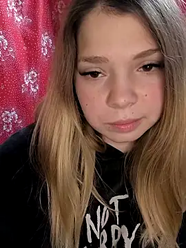 Snapshot of Zuli_Kiska chatting on 12.02.25 Zuli Kiska online show from 12.02.25